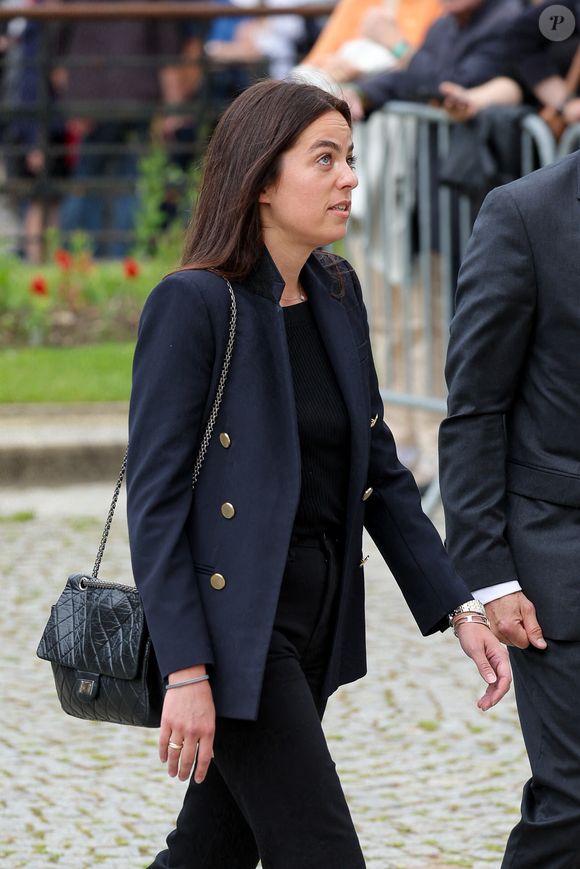 Anouchka Delon - Arrivées aux obsèques de l'auteure-compositrice-interprète et actrice française Françoise Hardy au crématorium du cimetière du Père-Lachaise à Paris, France, le 20 juin 2024. © Jacovides-Moreau/Bestimage
