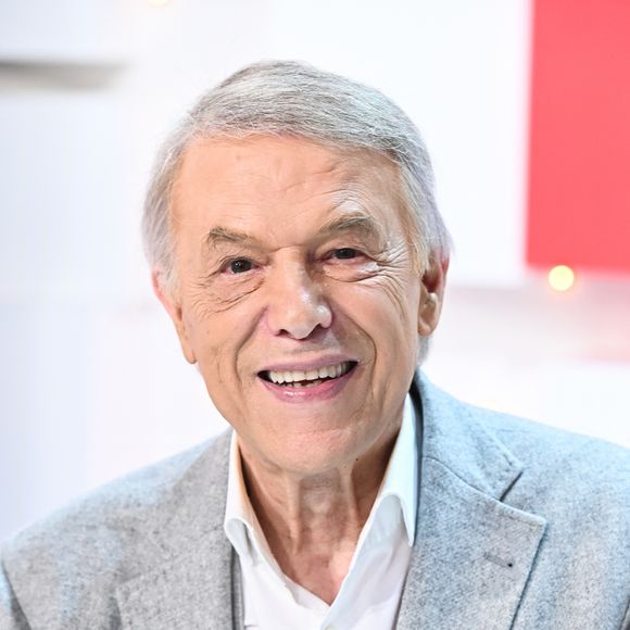 Qui vivent loin de lui

Exclusif - Salvatore Adamo - Enregistrement de l'émission "Vivement dimanche" au Studio Gabriel à Paris, présentée par M.Drucker. © Guillaume Gaffiot / Bestimage