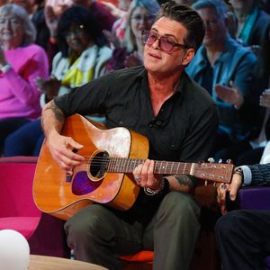 Exclusif - Manu Lanvin lors de l'enregistrement de l'émission "Famille je vous aime" présentée par M. Drucker et qui sera diffusée le 13 juin 2025 sur France 3, aux Studios rive gauche à Paris, France, le 15 avril 2025. © Clovis-Gaffiot/Bestimage