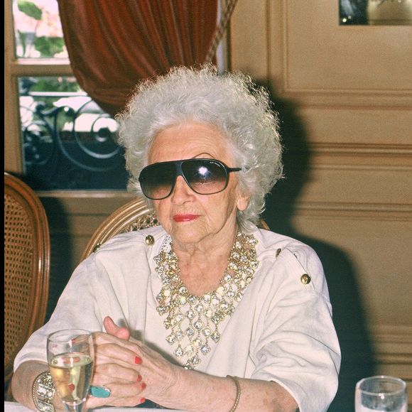 La mère de l'acteur avait alors bien fait rire l'assemblée en évoquant la jeunesse un peu chaotique de son illustre fils

Archives - Jean-Paul Belmondo et sa mère Madeleine.