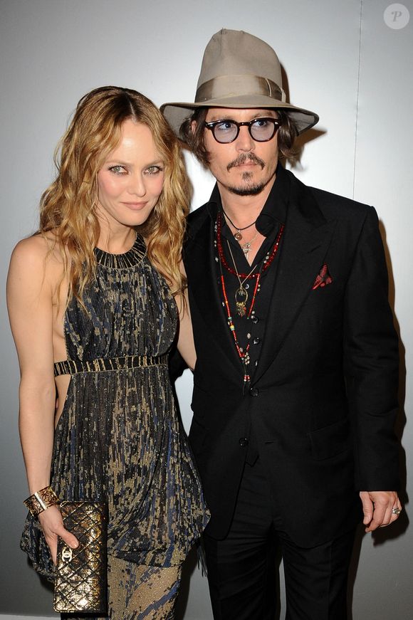 Johnny Depp et Vanessa Paradis à la soirée Chanel organisée sous la tente Canal + TV lors du 63ème Festival de Cannes à Cannes, France, le 18 mai 2010. Photo par Hahn-Nebinger-Orban/ABACAPRESS.COM