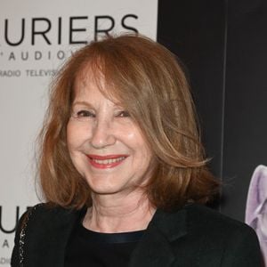 C'est donc finalement en hommage à Nathalie Baye que le morceau sortira, accompagné d'un clip qui saluera la mémoire de l'actrice disparue à 77 ans.
Nathalie Baye - 27ème cérémonie des Lauriers de l'Audiovisuel au théâtre Marigny à Paris le 21 février 2022.
© Coadic Guirec/Bestimage