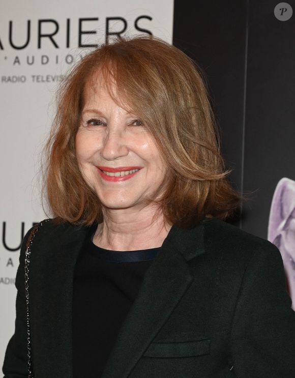 C'est donc finalement en hommage à Nathalie Baye que le morceau sortira, accompagné d'un clip qui saluera la mémoire de l'actrice disparue à 77 ans.

Nathalie Baye - 27ème cérémonie des Lauriers de l'Audiovisuel au théâtre Marigny à Paris le 21 février 2022. 

© Coadic Guirec/Bestimage