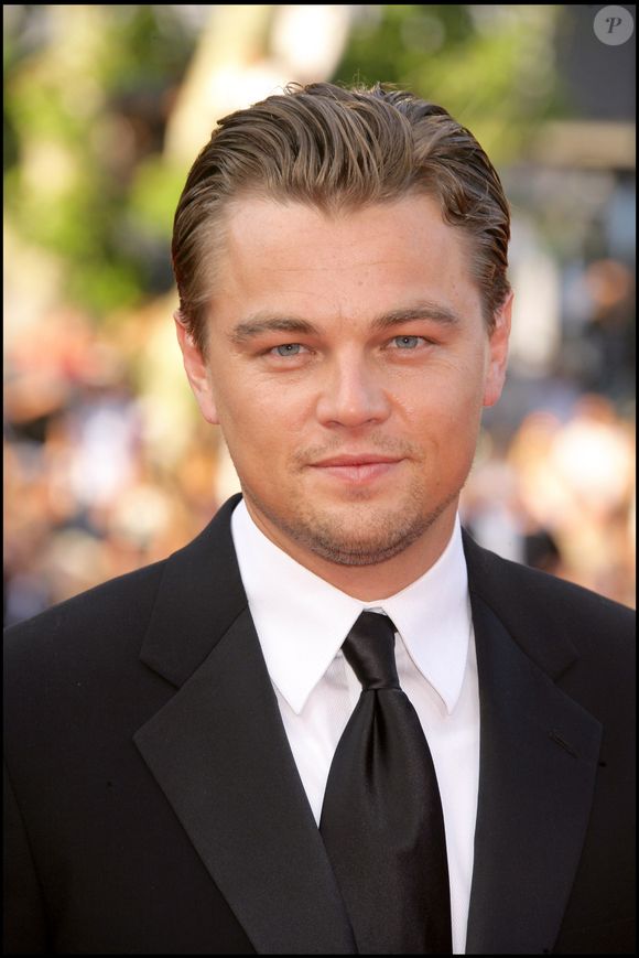 leonardo dicaprio - montée des marches du film "11th hour" - 60e festival du film de cannes BORDE-JACOVIDES / BESTIMAGE