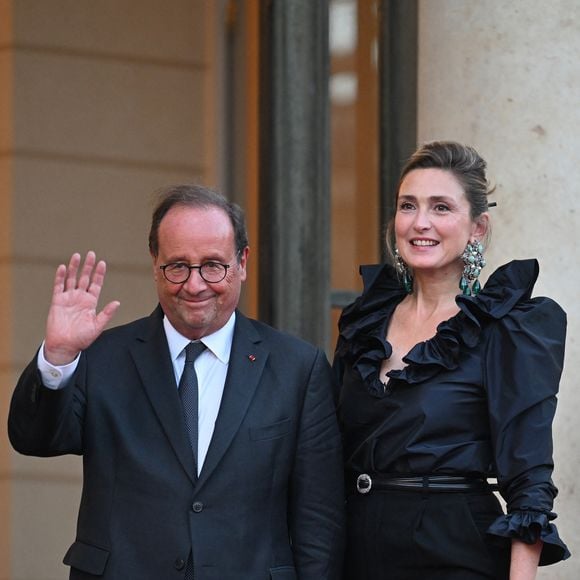 Cette bâtisse datant de 1689, inscrite aux Monuments historiques, a fait l’objet d’importants travaux de restauration.

Le député du groupe « Socialistes et apparentés » François Hollande (G) et sa compagne, l'actrice française Julie Gayet (D), arrivent au dîner d'État organisé par le président de la République Emmanuel Macron en l'honneur du président sud-coréen Lee Jae Myung, au Palais de l'Élysée, à Paris, le 8 septembre 2026. © Christian Liewig/Bestimage
