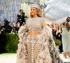 Beyoncé a fait son grand retour après dix ans d'absence.

Beyoncé célébrant l'ouverture de l'exposition "Costume Art" qui s'est tenue au Metropolitan Museum of Art à New York City. Backgrid USA / Bestimage
