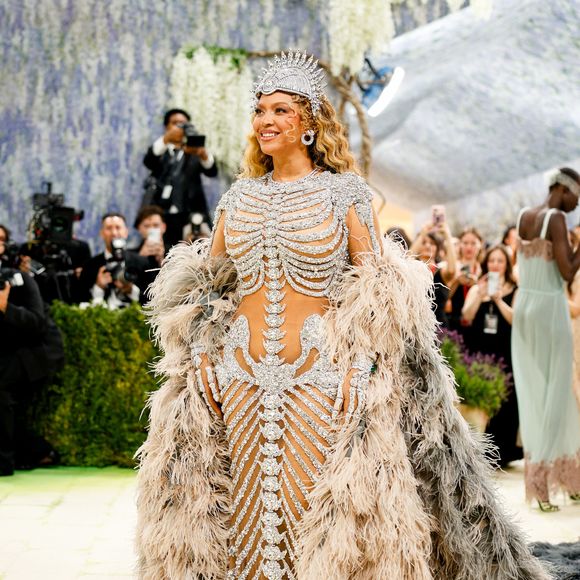Beyoncé a fait son grand retour après dix ans d'absence.

Beyoncé célébrant l'ouverture de l'exposition "Costume Art" qui s'est tenue au Metropolitan Museum of Art à New York City. Backgrid USA / Bestimage