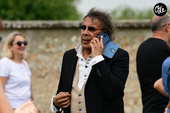 Une démarche entrepreneuriale insolite qui trouve, en réalité, ses racines dans l'enfance de l'artiste.

Laurent Voulzy - Funérailles de Pascal Danel au cimetière de Bazoches-sur-le-Betez, le 31 juillet 2024. 

© Romain Doucelin / Bestimage