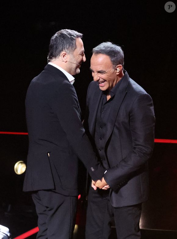 Exclusif - Arthur et Nikos Aliagas lors de l'enregistrement de l'émission "La chanson secrète N°14", présentée par N.Aliagas et diffusée le 26 décembre sur TF1, consacrée à Nikos Aliagas à Paris le 10 décembre 2025. © Jacovides-Moreau/Bestimage