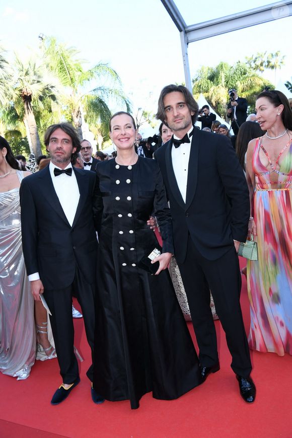 Carole Bouquet avec ses fils Louis Giacobetti et Dimitri Rassam - Montée des marches du film « Megalopolis » lors du 77ème Festival International du Film de Cannes, le 16 mai 2024. © Rachid Bellak/Bestimage