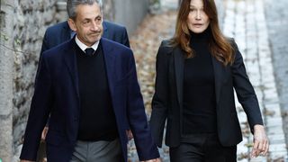 Deux jours après sa sortie, Nicolas Sarkozy n'a toujours pas vu son petit-fils Sylla : son père Louis Sarkozy retenu à près de 700km de là