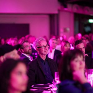 Thierry Lhermitte (Ambassadeur de HOPE) lors de la soirée annuelle de gala de l'association Hope au pavillon Gabriel à Paris le 14 octobre 2025.
L’association HOPE propose, à travers l’équithérapie et de nombreux ateliers artistiques, un accompagnement destiné aux femmes qui, après l’annonce de leur cancer, souhaitent se reconstruire émotionnellement et retrouver confiance en elles, au-delà du parcours médical.

© Anne-Sophie Guebey / Bestimage
