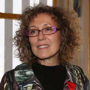 Ils n’ont pas toujours vécu sous le même toit pendant leur relation.

Mireille Dumas reçoit les insignes de Chevalier dans l'Ordre de la légion d'honneur par le ministre Frédéric Mitterrand au Ministère de la Culture. © Guillaume Gaffiot /Bestimage