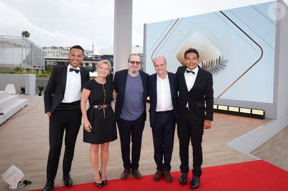 Exclusif - Mohamed Bouhafsi, Anne-Elisabeth Lemoine, Gary Oldman, Pierre Lescure, Patrick Cohen sur le plateau de l'émission "C à vous" le 20 mai 2014 lors du 77ème Festival International du Film de Cannes pour une diffusion le 21 mai. © Jack Tribeca / Bestimage