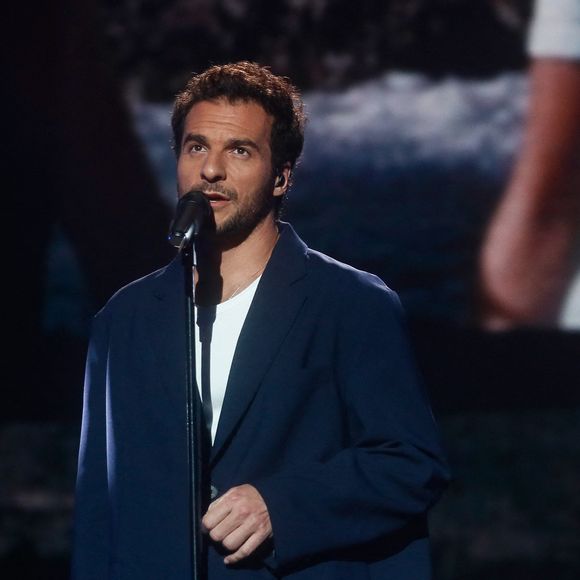 Amir a aussi chanté une chanson à l'extérieur de la salle de spectacle.

Amir Haddad - Enregistrement de l'émission "Eternel Aznavour, le concert événement", diffusée le 18 octobre sur France 3
© Christophe Clovis-Cyril Moreau / Bestimage