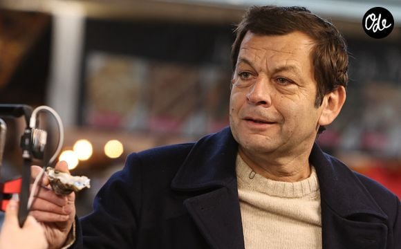 Cette recette estivale se prépare en seulement 15 minutes pour six personnes.

Exclusif - Laurent Mariotte à la rencontre des commerçants du Marché des Capucins à Bordeaux, lors du tournage de son émission culinaire "Les petits plats de Laurent", le 21 janvier 2026. 
© Fabien Cottereau / Bestimage