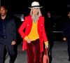 A en croire les informations exclusives du magazine "Closer" dévoilées ce 28 mars 2025, l'icône va prochainement quitter "Las Vegas où elle vit depuis plus de vingt ans pour s'installer à nouveau à Miami". 

Céline Dion porte un ensemble coloré et un chapeau blanc à la sortie du Barclays Center à New York le 28 février 2020. (Backgrid USA / Bestimage).