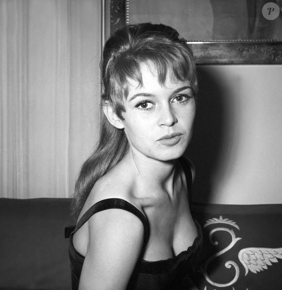 Brigitte Bardot nell'atelier di Emilio Federico Schuberth. 1955. Photo par © Mondadori Portfolio via ZUMA Press/ABACAPRESS.COM