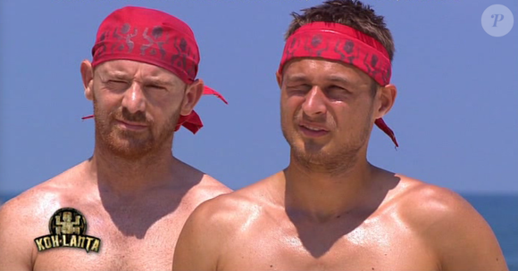 Phil et Freddy lors de l'épreuve de confort - Quatrième épisode de "Koh-Lanta 2014". Diffusé le 3 octobre 2014 sur TF1.