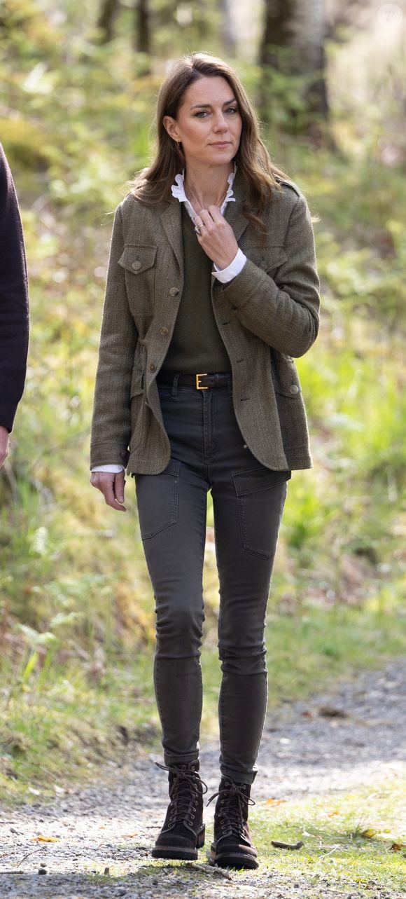 Le prince William, prince de Galles, et Catherine (Kate) Middleton, princesse de Galles, visitent la forêt communautaire d'Ardura et rencontrent les gardes forestiers de Mull et Iona, en Écosse, au Royaume-Uni, le 30 avril 2025. © GoffPhotos/Bestimage