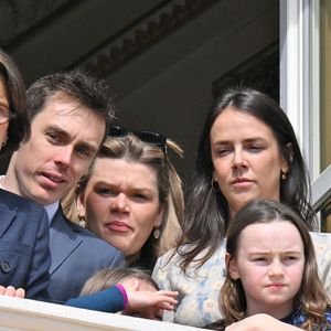 Dans le podcast Monaco info en juillet 2024, la princesse s'était confiée sur son rôle de maman et son astuce pour trouver l'harmonie avec sa tribu recomposée
La princesse Stéphanie de Monaco, Louis Ducruet, Camille Gottlieb et Pauline Ducruet - Le prince de Monaco fête son anniversaire (66 ans) en famille sur la Place du Palais princier de Monaco, le 14 mars 2024. © Bruno Bebert/Bestimage