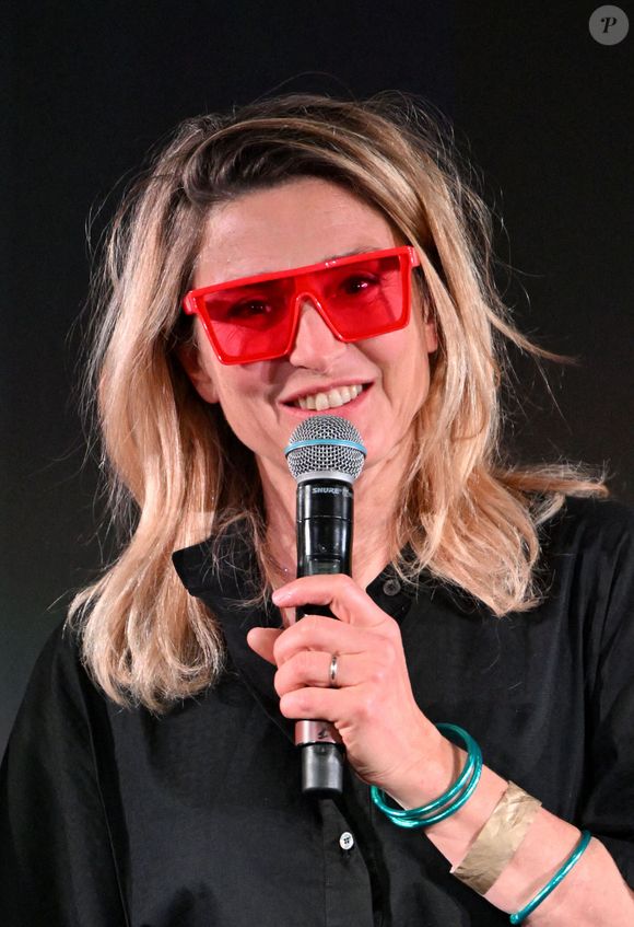 Julie Gayet, membre du jury, durant la soirée de remise des prix lors de la 1ère édition du World AI Film Festival (WAiFF) à Nice, un événement inédit dédié aux interactions entre les nouvelles technologies et la création cinématographique et audiovisuelle, au cinéma Pathé Gare du Sud, le 11 avril 2025.© Bruno Bebert / Bestimage