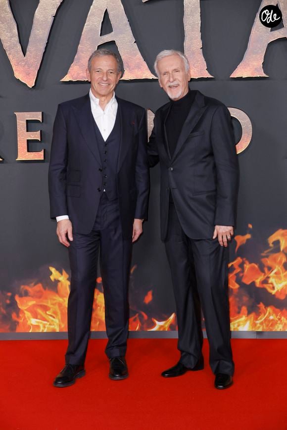 Cette transaction permet de mesurer l'envolée de la valeur des équipes NBA, alors que Forbes estimait en 2025 la valeur moyenne d'une franchise à 5,4 milliards de dollars. 

Bob Iger, James Cameron à la première de "Avatar : de Feu et de Cendres" à la Seine Musicale à Boulogne Billancourt le 5 décembre 2025. © Christophe Aubert via Bestimage