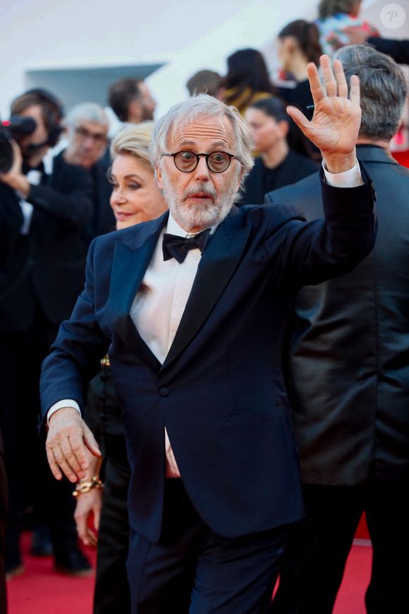 Fabrice Luchini - Montée des marches du film " Marcello Mio " lors du 77ème Festival International du Film de Cannes, au Palais des Festivals à Cannes. Le 21 mai 2024 © Christophe Clovis / Bestimage