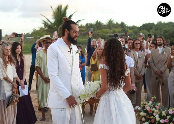 Installé entre les États-Unis et l'Europe, il partage aujourd'hui sa vie avec le mannequin brésilien Lais Ribeiro avec laquelle il s'est marié le 13 juillet 2022 lors d'une cérémonie au Brésil.

Exclusif - Joakim Noah, Lais Ribeiro, Yannick Noah, Joalukas Noah - Joakim Noah et Lais Ribeiro se sont mariés devant leurs amis et leur famille sur la plage de Trancoso au Brésil le 13 juillet 2022 Backgrid USA / Bestimage