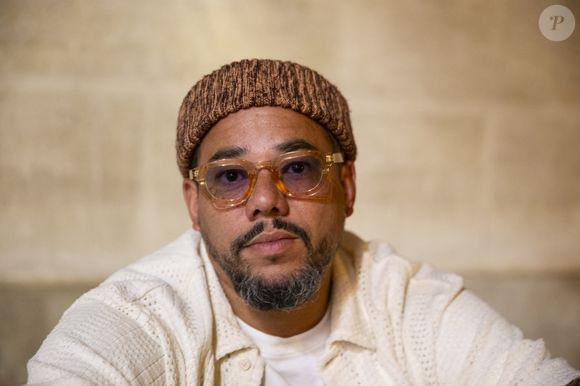 Ils ont quitté Paris sans regrets, "parce que sa femme lui a assuré qu'elle était heureuse là où ils sont, dans la région où elle a grandi."
Exclusif - Ben l'Oncle Soul en rendez-vous avant le grand concert hommage au poète chanteur Claude Nougaro organisé par la mairie de Toulouse en partenariat avec France Bleu Occitanie et France 3 Occitanie, sur la place du Capitole à Toulouse, France, le 8 septembre 2024. © Frédéric Maligne/Bestimage