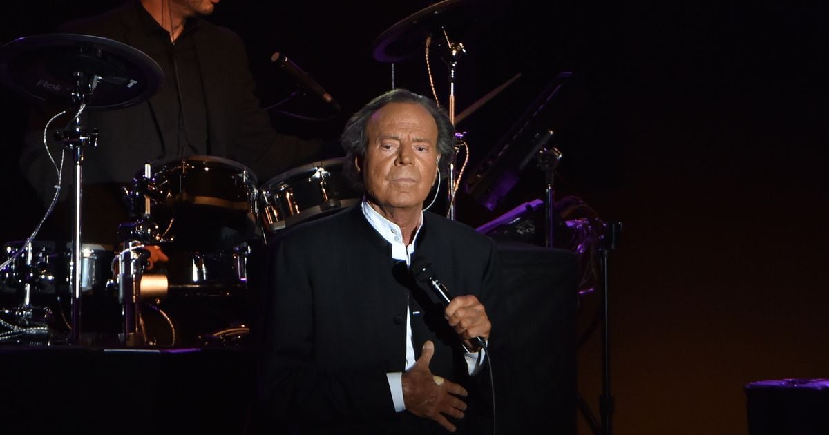 Julio Iglesias dans la tourmente : un système de recrutement controversé pointé du doigt