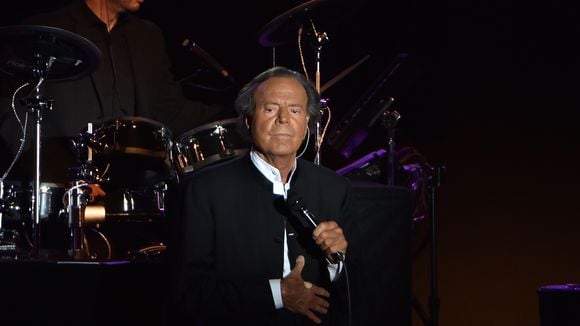 Julio Iglesias dans la tourmente : un système de recrutement controversé pointé du doigt