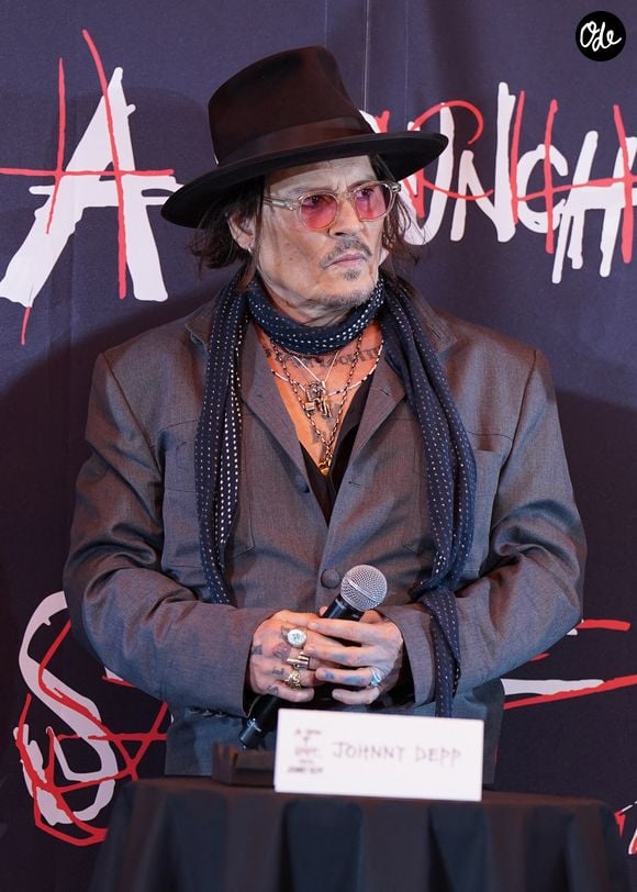 Johnny Depp donne une conférence de presse pour son exposition "A Bunch of Stuff" à Tokyo (Japon), le 27 novembre 2025. Photo par Aflo / Bestimage