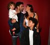 Elle explique : "Il faut dire aussi que je suis tombée enceinte au bout de deux mois".
Rachel Legrain Trapani, son compagnon Valentin Leonard avec leur fils Andrea et Gianni - Backstage lors du défilé d'ouverture du salon du chocolat 2022 à Paris porte de Versailles le 27 octobre 2022.
© Veeren / Pierre Perusseau / Bestimage