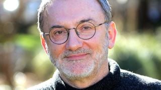 "Un être rare" : Frédéric Lopez salue la mémoire d'un grand ami, vu sur France 2, qui a soudainement perdu la vie