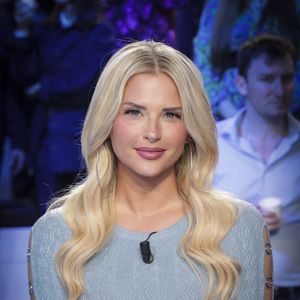 Exclusif - Kelly Vedovelli sur le plateau de l’émission « TPMP » présentée par C.Hanouna et diffusée en direct sur C8 le 29 avril 2024, à Paris, France, le 29 avril 2024. © Jack Tribeca / Bestimage