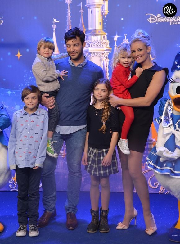 Elodie Gossuin, Bertrand Lacherie et leurs 4 enfants  Rose Lacherie, Jules Lacherie, Joséphine Lacherie, Léonard Lacherie -  25 ème anniversaire de Disneyland Paris à Marne-La-Vallée le 25 mars 2017. © Veeren Ramsamy / Bestimage