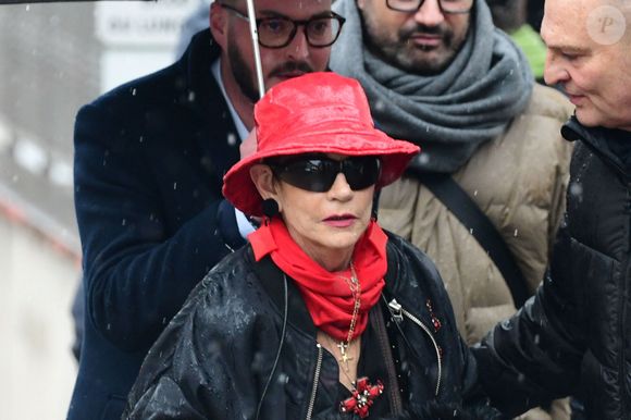 Sous deux photos de sa mère, la chroniqueuse de TPMP écrit : "Maman, tu nous as insufflé, à Manu [son frère cadet, NDLR], Faby [sa sœur aînée, NDLR] et moi, l’amour de l’humour, de la nature"

Exclusif - Isabelle Morini-Bosc aux obsèques de son mari Alain en l'église Saint-Pierre dans la commune d'Abrets en Dauphiné, France, le 14 mars 2025. © Romain Doucelin/Bestimage
