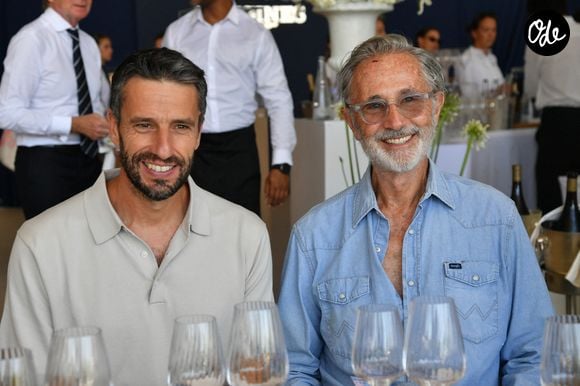 Il a évoqué cette nouvelle relation comme un soutien important dans sa vie personnelle.

Tony Estanguet, Thierry Lhermitte dans l’espace VIP “le Pavillon Eiffel,” lors de la 12ème édition Longines Paris Eiffel Jumping au pied de la Tour Eiffel sur le Champ-de-Mars à Paris, France le 21 juin 2026

© Perusseau / Veeren / Bestimage
