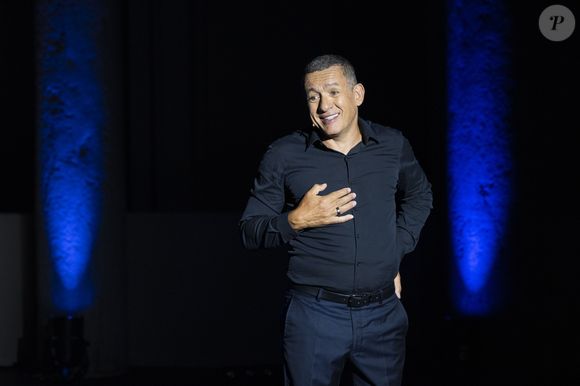 Exclusif - Dany Boon sur scène au spectacle de Dany Boon "Clown n'est pas un métier" lors du 41ème Festival de Ramatuelle, le 12 août 2025.

Photo : Cyril Bruneau / Bestimage
