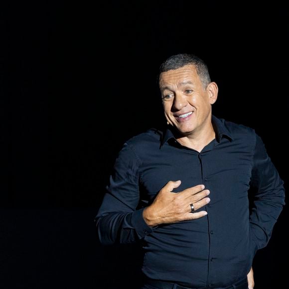 Exclusif - Dany Boon sur scène au spectacle de Dany Boon "Clown n'est pas un métier" lors du 41ème Festival de Ramatuelle, le 12 août 2025.

Photo : Cyril Bruneau / Bestimage