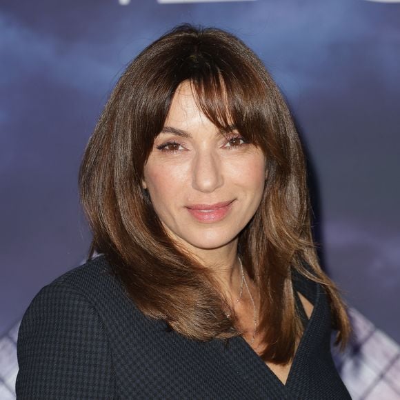 Aure Atika partage sa vie entre Saint-Germain-des-Prés et sa maison de campagne en Gironde, où on peut la croiser au marché de Soulac-sur-Mer