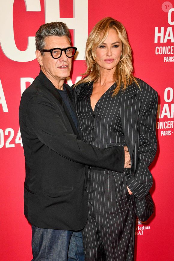 La compagne de Marc Lavoinen a dédié un chapitre à sa soeur, Natalia Sklenarikova.

Marc Lavoine, Adriana Karembeu assistent à un photocall pour le Concerto For Peace d'Omar Harfouch au Théâtre des Champs-Elysées le 18 septembre 2024 à Paris, France. Photo par Shootpix/ABACAPRESS.COM