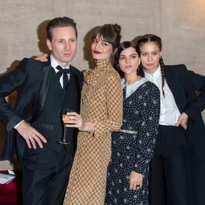 Clara Luciani et son compagnon Alex Kapranos, Soko (Stéphanie Sokolinski) et sa compagne Stella Leoni - Dîner du 40ème Gala de Charité AROP (Association pour le Rayonnement de l'Opéra de Paris) à l'Opera Garnier à Paris le 27 février 2020. © Pierre Perusseau/Bestimage