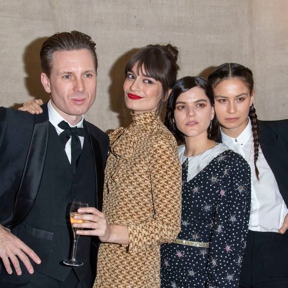 Clara Luciani et son compagnon Alex Kapranos, Soko (Stéphanie Sokolinski) et sa compagne Stella Leoni - Dîner du 40ème Gala de Charité AROP (Association pour le Rayonnement de l'Opéra de Paris) à l'Opera Garnier à Paris le 27 février 2020. © Pierre Perusseau/Bestimage