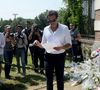 A Douchy et l'été, elles peuvent profiter de la piscine

Anthony Delon et son demi-frère Alain-Fabien découvrent les hommages devant les grilles de la propriété de Douchy, quelques heures avant les obsèques de leur père, A.Delon, le 24 août 2024. © Agence / Bestimage.