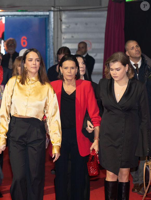 Exclusif - La princesse Stéphanie de Monaco est entourée par ses filles, Pauline Ducruet et Camille Gottlieb - Dernière représentation suivie de la remise des prix de la 9ème édition de la "New Generation" à Monaco le 2 février 2020. Pauline Ducruet préside en collaboration avec sa mère, la princesse Stéphanie, ce Festival. La "New Generation" est une compétition pour de jeunes artistes présentée par le Festival International du Cirque de Monte-Carlo. © Olivier HuitelPRM/Bestimage