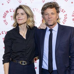 Ils forment un couple depuis plus de dix ans. 

Alice Taglioni, Laurent Delahousse au photocall des invités au dîner de gala de l'association "Un rien c'est tout" au musée de l'armée aux Invalides à Paris. © Cyril Moreau / Bestimage