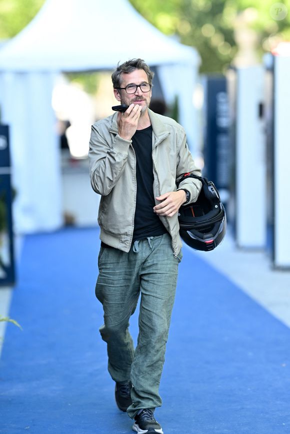 Guillaume Canet dans la tente VIP du Longines Paris Eiffel Jumping le 20 juin 2025.
© Perusseau / Veeren / Bestimage
