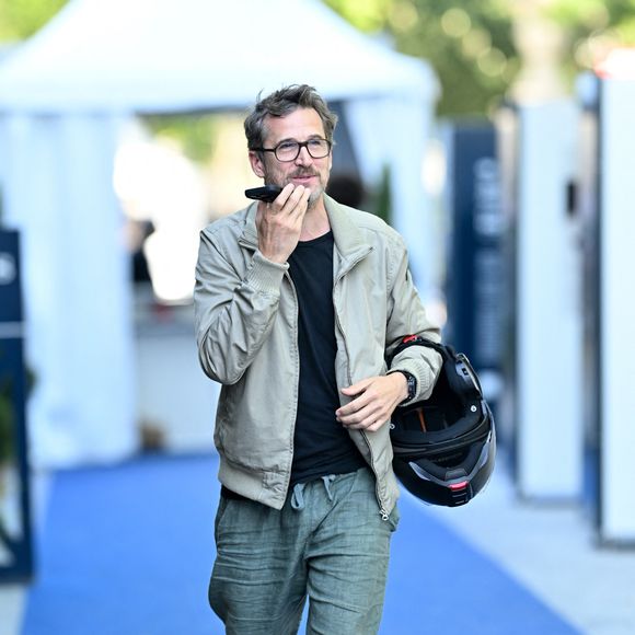 Guillaume Canet dans la tente VIP du Longines Paris Eiffel Jumping le 20 juin 2025.
© Perusseau / Veeren / Bestimage
